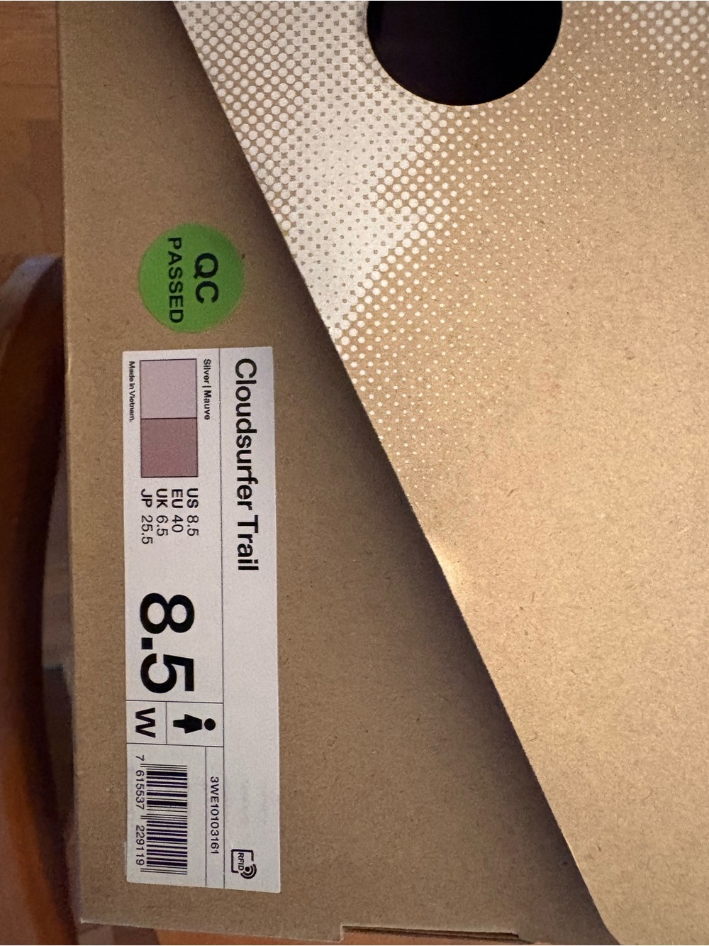 On Cloudsurfer Trail 8.5 Women’s Silver/Mauve NIB - Picture 3 of 3